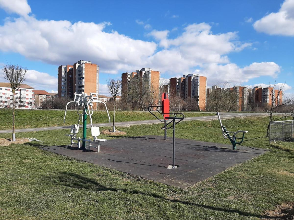 Hyggelig Apartment Oradea Bagian luar foto
