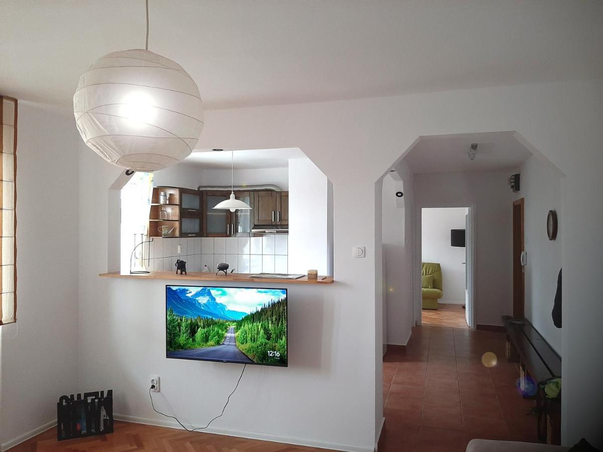 Hyggelig Apartment Oradea Bagian luar foto